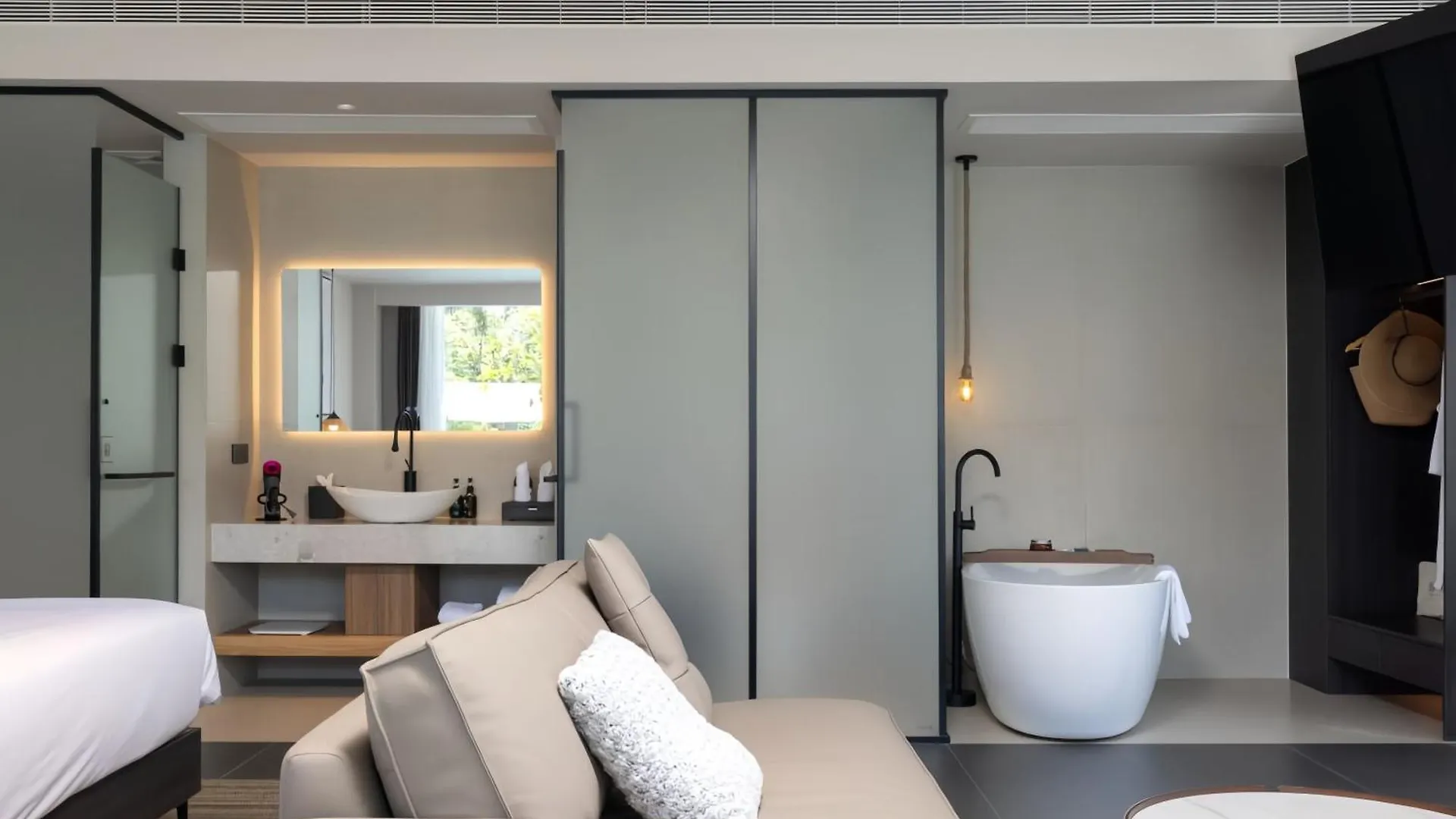 Hainan Ease Ocean Retreat Sanya 4*,  China